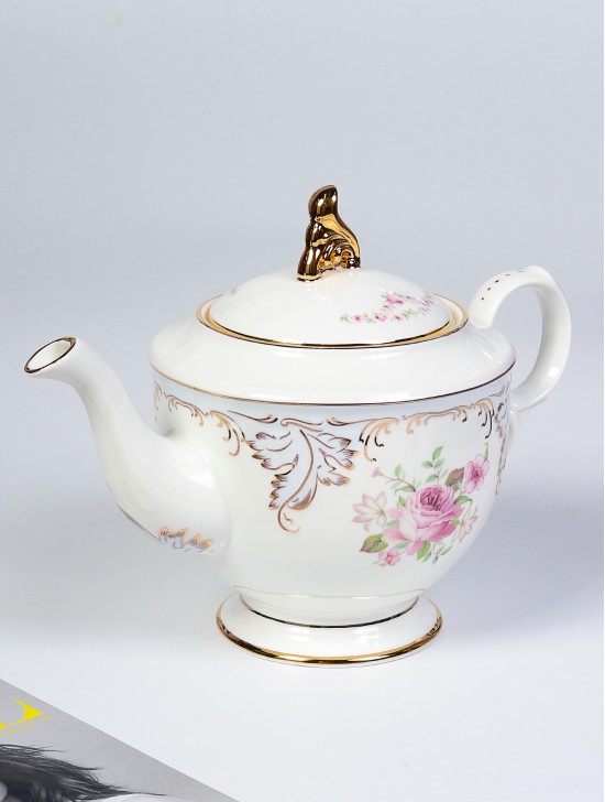 Fine Porcelain Roses Tea Pot With Gift Box